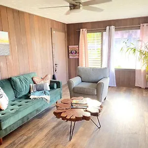 The Homebase - Charming 3 Bedroom Home, With Ac! Hilo